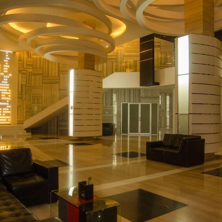 Royal Suite Condotel Медан Екстериор снимка