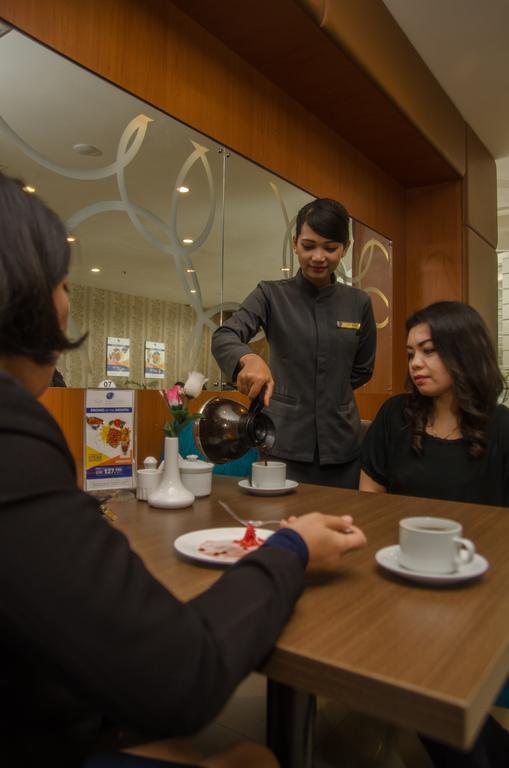 Royal Suite Condotel Медан Екстериор снимка