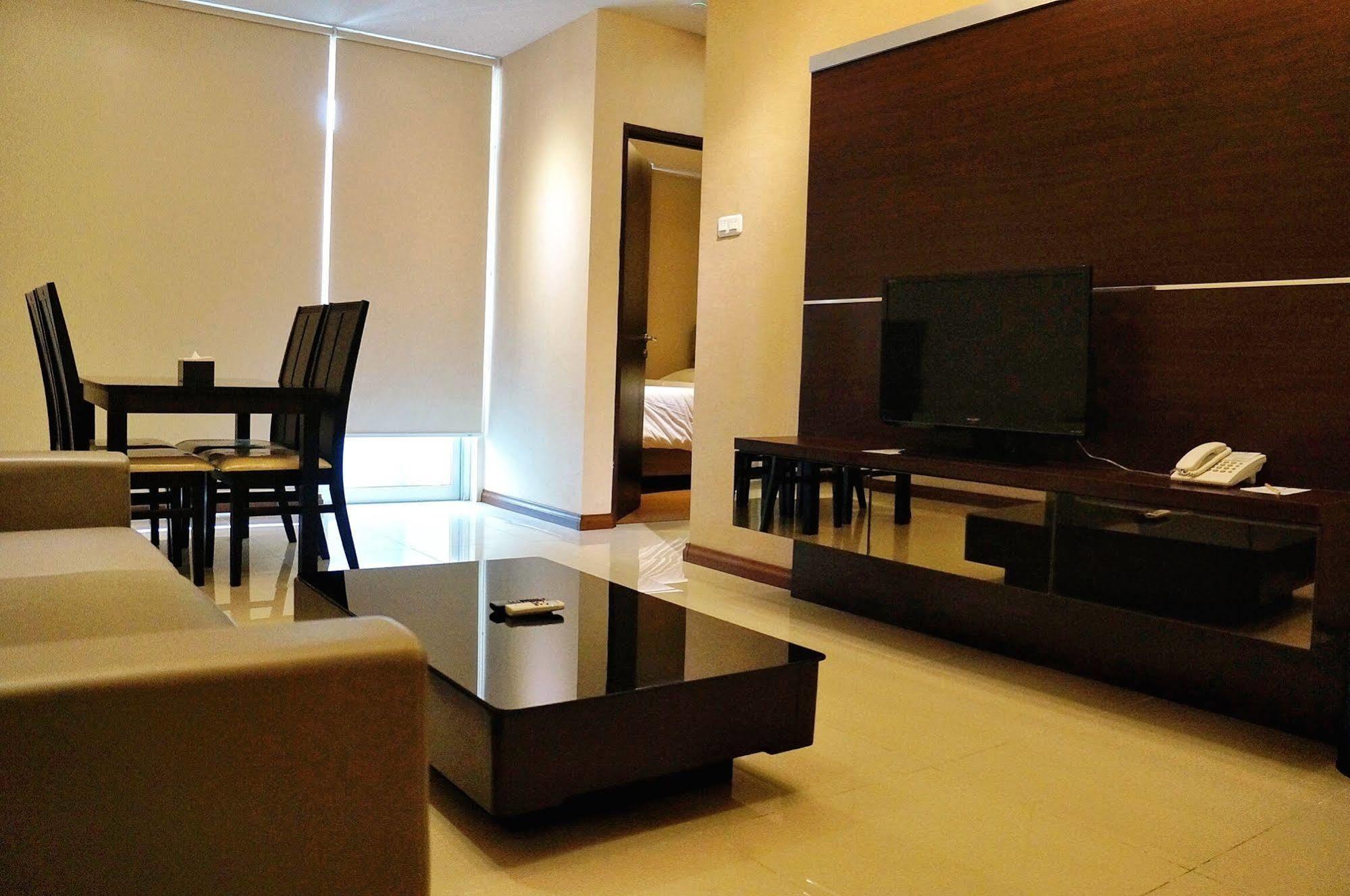 Royal Suite Condotel Медан Екстериор снимка