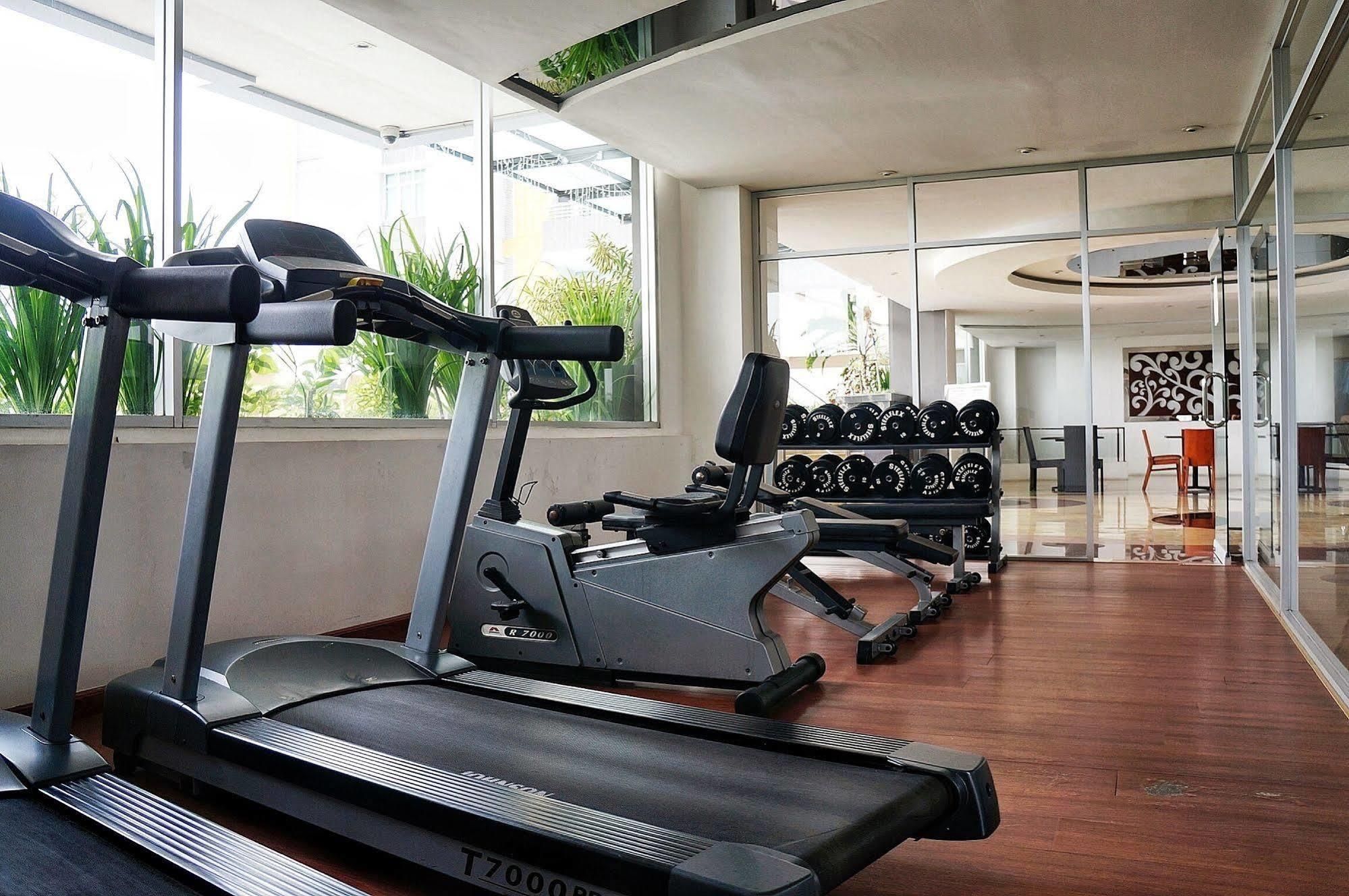 Royal Suite Condotel Медан Екстериор снимка