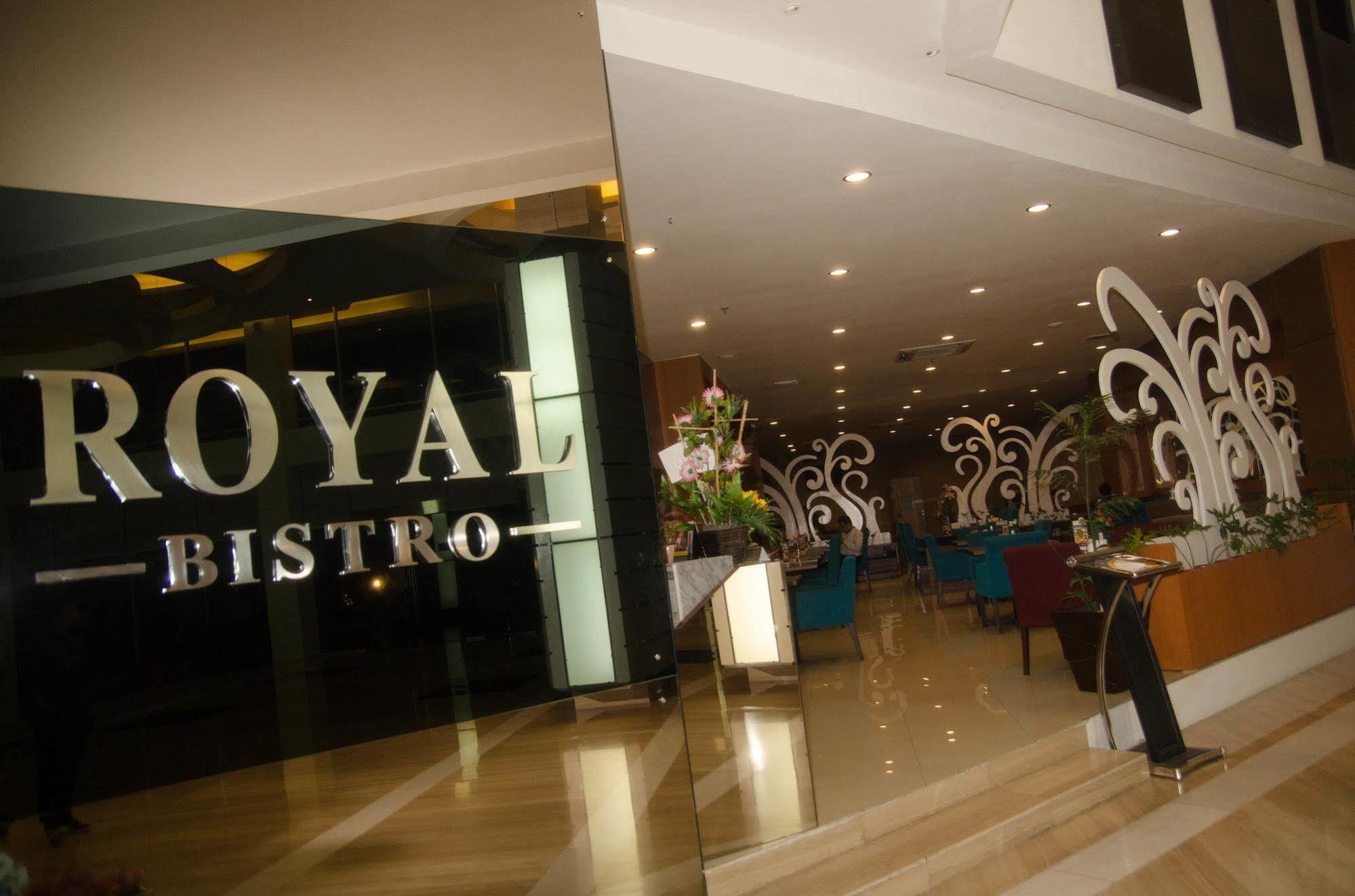 Royal Suite Condotel Медан Екстериор снимка