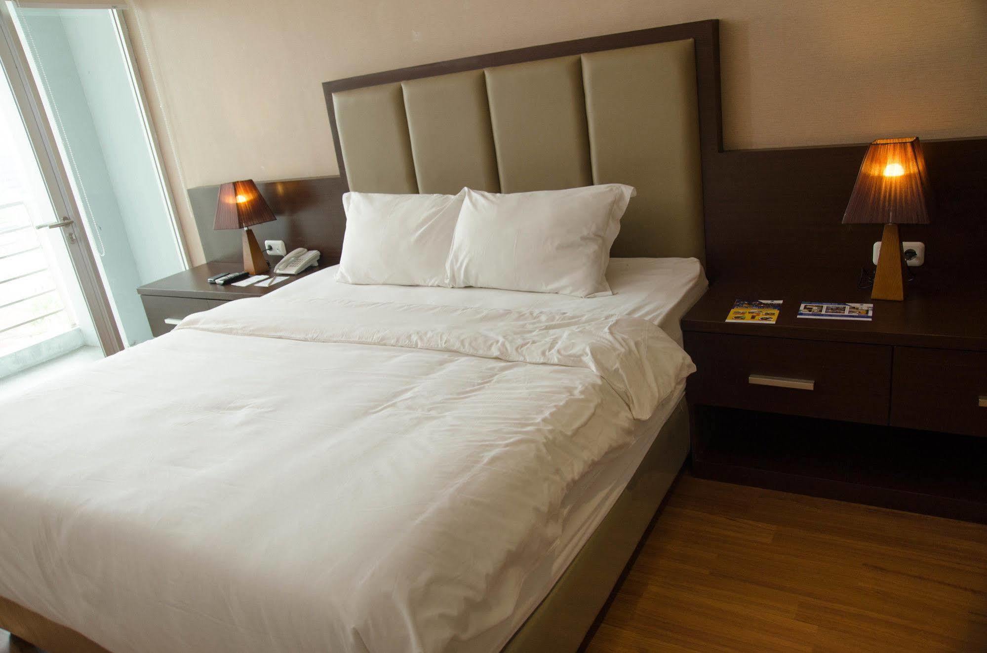 Royal Suite Condotel Медан Екстериор снимка